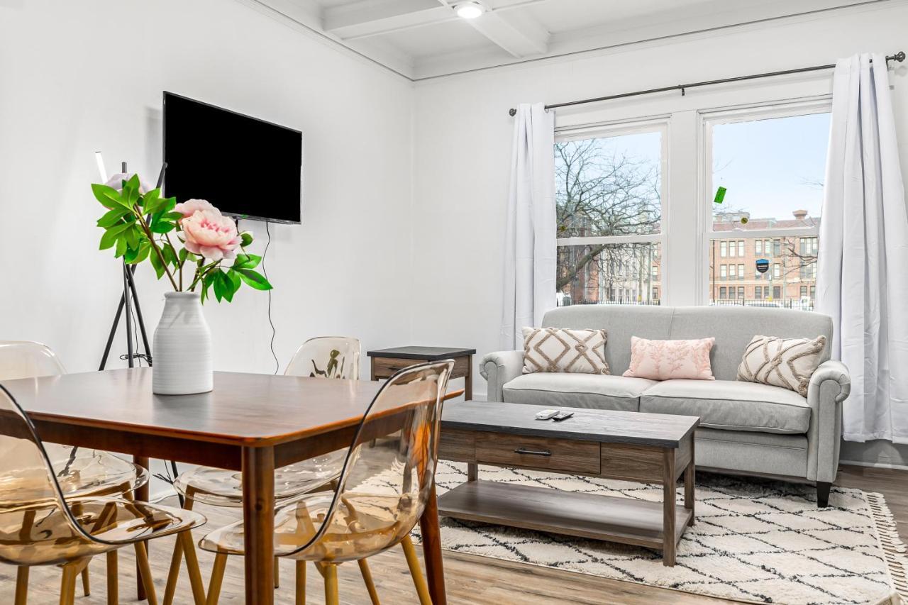 North End Treasure, Beautiful 2 Bedroom Apartment 디트로이트 외부 사진